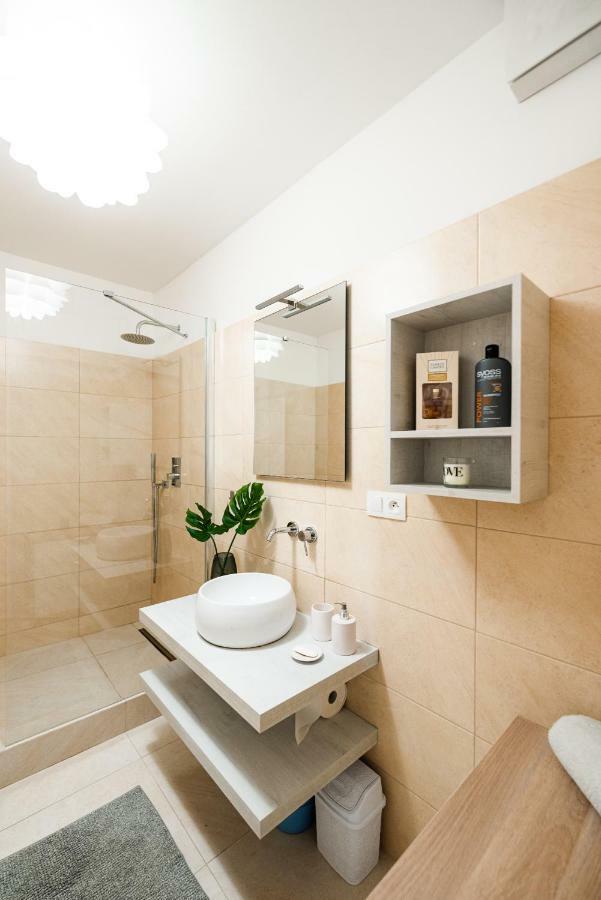 Private 5 Star 3 Room Flat And In-Door Pkg 尼特拉 外观 照片